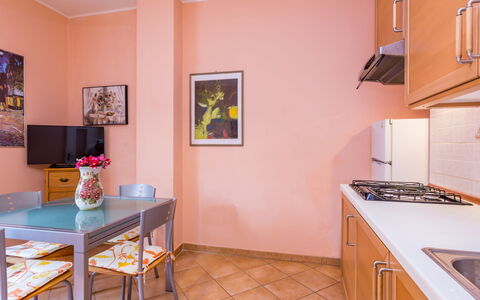 Floki: Vand, Himmel, Bygning, Ejendom, Bordservice, Vindue, Badeby, Azure, Bord, Arkitektur