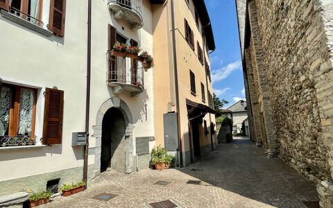 Sogno di Elvira: Vand, Himmel, Bygning, Ejendom, Bordservice, Vindue, Badeby, Azure, Bord, Arkitektur