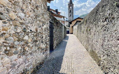 Domaso 673: Vand, Himmel, Bygning, Ejendom, Bordservice, Vindue, Badeby, Azure, Bord, Arkitektur
