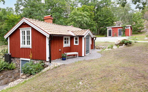 Jennys: Plante, Ejendom, Vindue, Bygning, Himmel, Træ, Hus, Land Lot, Træ, Sommerhus