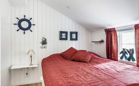 Jennys: Ejendom, Møbel, Bygning, Komfort, Træ, Indretning, Etage, Gulvbelægning, Bed Frame, Seng
