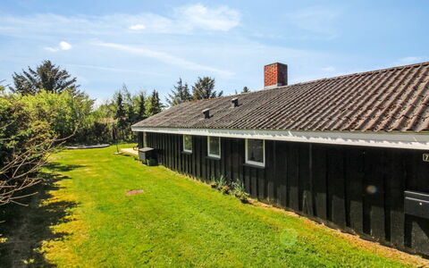 Weland - 800M from the Sea: Tag, Hjem, Dør, Sommerhus, Skygge, Sidespor, Gård, Estate, Backyard