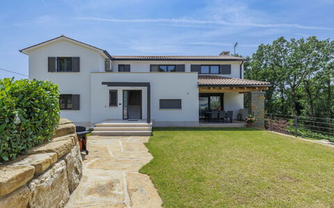 Rokvilla: Himmel, Bygning, Sky, Vindue, Plante, Træ, Hus, Arkitektur, Land Lot, Dør