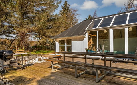 Fredsine - 900M from the Sea: Møbel, Udendørs Møbler, Bordservice, Bord, Drinkware, Stol, Udendørs Bord, Mad, Flaske