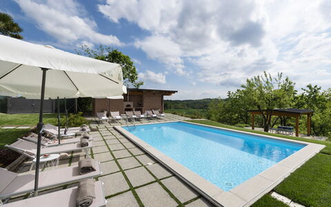 Casa San Grato - Roero - Langhe, Piemonte: Himmel, Sky, Plante, Ejendom, Vand, Svømmepøl, Azure, Skygge, Udendørs Møbler, Fritid