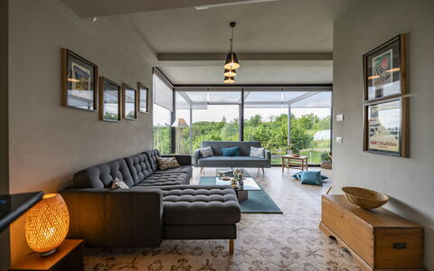 Casa San Grato - Roero - Langhe, Piemonte: Couch, Møbel, Ejendom, Vindue, Bord, Komfort, Træ, Indretning, Studio Couch, Skygge