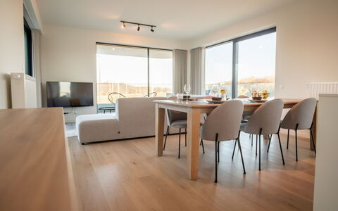 One with Terrace and Dune View: Møbel, Stol, Bord, Vindue, Træ, Bygning, Indretning, Gulvbelægning, Etage