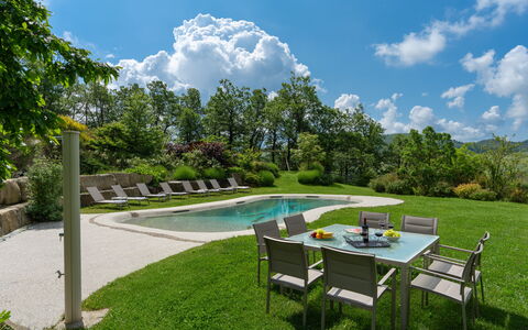 Villa Torre Delle Rose - Firenzuola, Private Pool,: Sky, Himmel, Plante, Ejendom, Vand, Bord, Træ, Naturlige Landskab, Skygge, Vegetationen