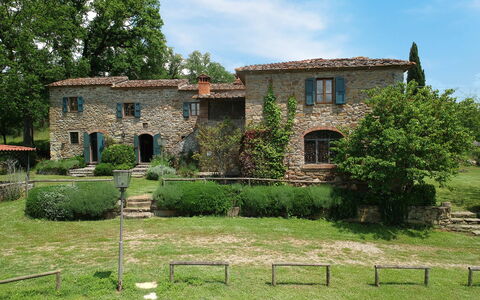 Borgo La Casina - Badia Agnano, Toscana: Plante, Himmel, Sky, Vindue, Træ, Land Lot, Græs, Naturlige Landskab, Ejendom, Sommerhus
