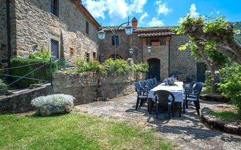 Colle Degli Ulivi - Cortona, Pool, Nature, Privacy: Plante, Sky, Himmel, Ejendom, Bygning, Vindue, Bord, Stol, Græs, Landdistrikt