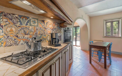Fonte Nuova - Badia Agnano, Toscana: Møbel, Ejendom, Cabinetry, Countertop, Billedramme, Bord, Træ, Indretning, Køkken, Belysning