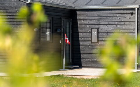 Merete - 900M from the Sea: Sidespor, Tag, Hjem, Hus, Sommerhus, Garden Bygninger, Gård, Skur, Lawn, Planke