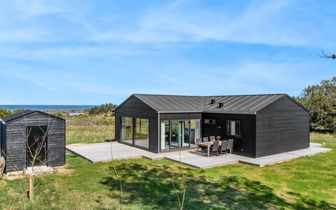 Merete - 900M from the Sea: Træ, Tag, Arkitektur, Hjem, Hus, Sommerhus, Sidespor, Hårdttræ, Hældning, Estate