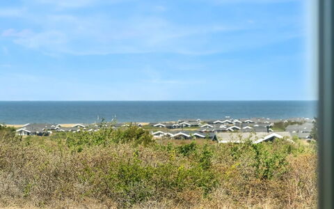 Merete - 900M from the Sea: Træ, Tag, Arkitektur, Hjem, Hus, Sommerhus, Sidespor, Hårdttræ, Hældning, Estate