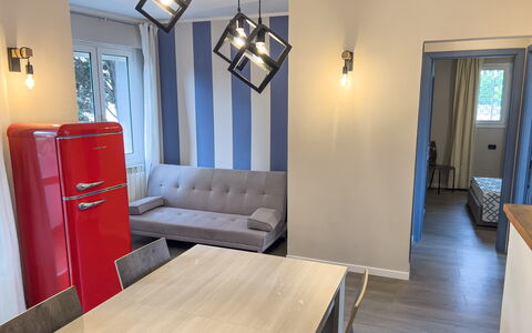 Apartment Tre - Diano Marina: Møbel, Bygning, Bord, Blå, Komfort, Træ, Couch, Stue, Indretning, Gulvbelægning