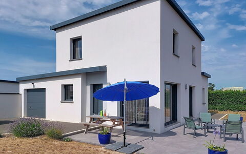 Les Agapanthes: Bygning, Vindue, Hus, Hjem, Boligområde, Facade, Tag, Dør, Kompositmateriale, Beton