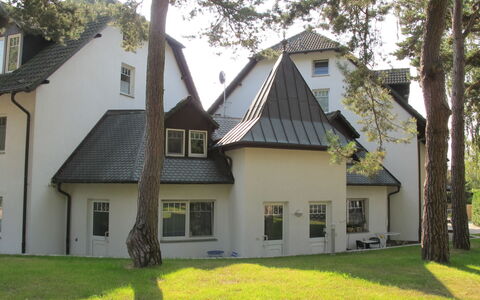 Koserow 185: Himmel, Plante, Bygning, Vindue, Træ, Land Lot, Græs, Hus, Sommerhus, Sidespor