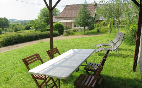 Rillettes: Møbel, Bord, Stueplante, Plante, Bygning, Vindue, Indretning, Stue, Gulvbelægning, Etage