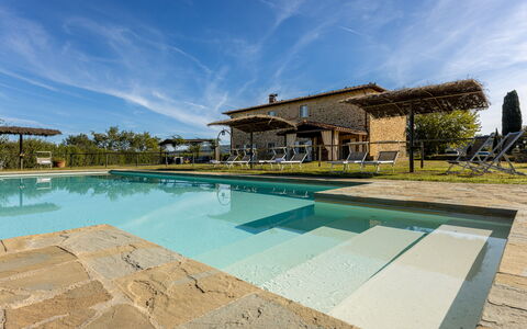 Villa Leopolda Selvarella: Land Lot, Svømmepøl, Sommerhus, Stuehus, Estate, Udendørs Møbler, Villa, Backyard, Landscaping, Eco Hotel