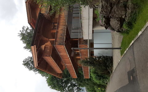 Panoramapark Soleil Haus D Apt 3: Daytime, Bygning, Himmel, Plante, Blad, Træ, Træ, Vegetationen, Urban Design, Verden