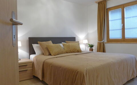 Panoramapark Soleil Haus D Apt 3: Møbel, Ejendom, Vindue, Komfort, Træ, Textile, Bed Frame, Pude, Indretning, Skygge