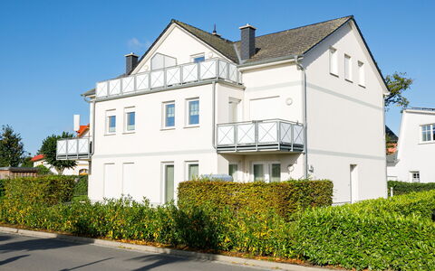 Rollmops: Plante, Himmel, Bygning, Ejendom, Vindue, Hus, Træ, Kvarter, Boligområde, Sommerhus