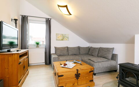 Rollmops: Møbel, Ejendom, Cabinetry, Couch, Bord, Træ, Skuffe, Komfort, Indretning, Bygning
