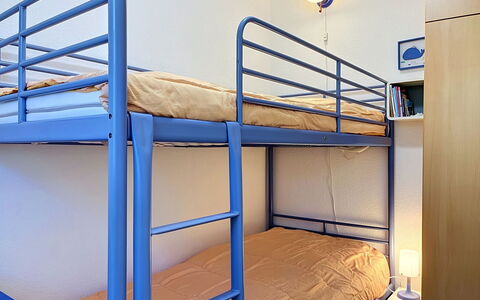 Zinnowitz 111: Seng, Gulvbelægning, Køjeseng, Soveværelse, Etage, Indretning, Sengetøj, Sengetøj, Bed Frame, Møbel