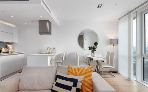 Avant-Garde, Shoreditch: Møbel, Plante, Couch, Billedramme, Komfort, Bord, Stue, Belysning, Indretning, Arkitektur