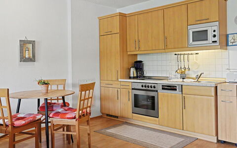Zempin 120: Møbel, Køkken, Gulvbelægning, Køkken Apparat, Træ, Indretning, Etage, Countertop, Cabinetry, Større Bandage