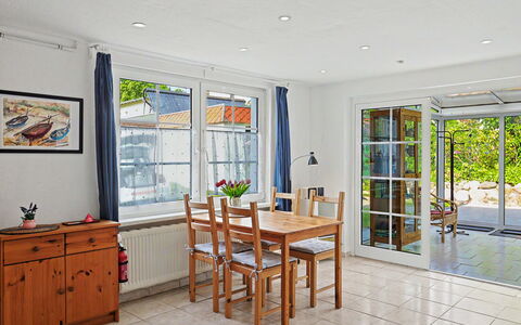 Usedomer Seekiste: Møbel, Gulvbelægning, Indretning, Etage, Træ, Bord, Loft, Stol, Køkken & Spisebord, Spisestue