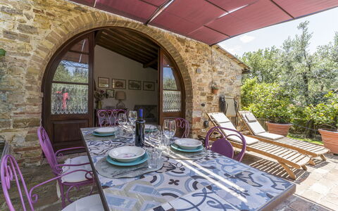 Casa Anita - Castellina In Chianti - Granaio, Tosc: Møbel, Bord, Ejendom, Plante, Stol, Bygning, Indretning, Arkitektur, Vindue, Hus