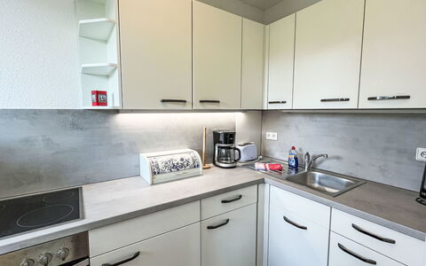 Karsten: Cabinetry, Ejendom, Møbel, Bygning, Hvid, Countertop, Køkkenvask, Køkken Apparat, Køkken, Komfur