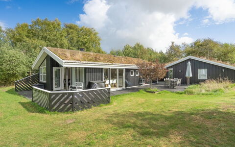 Hagbard - 2.6Km from the Sea: Hjem, Tag, Sommerhus, Hus, Estate, Veranda, Stuehus, Sidespor, Lawn, Skygge