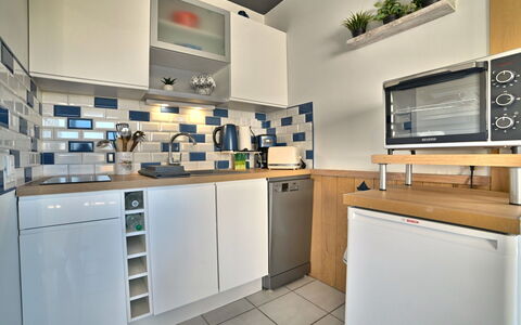 Horizon: Vand, Plante, Ejendom, Bygning, Svømmepøl, Azure, Vindue, Arkitektur, Fritid, Boligområde