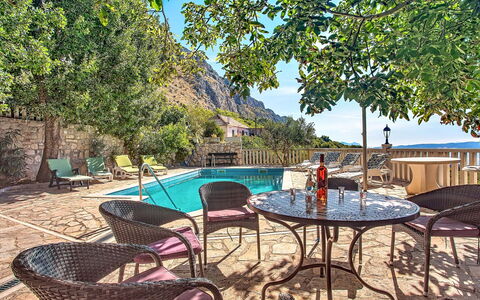 Villa Jolie Amazing Stone: Svømmepøl, Udvej, Udendørs Møbler, Eco Hotel, Bjergkæde, Stol, Skygge, Hacienda, Villa, Flise