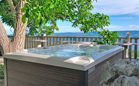 Villa Jolie Amazing Stone: Badekar, Sanitærarmatur, Kompositmateriale, Jacuzzi, Svømmepøl, Fritid, Dæk, Udvej, Udendørs Møbler
