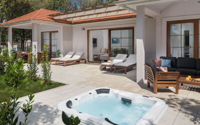 Feriebolig:&nbsp;Luxury Bay Villa with Private Hot Tub 313.2