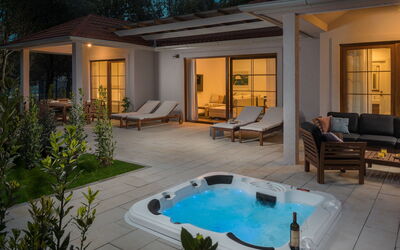 Feriebolig:&nbsp;Luxury Bay Villa with Private Hot Tub 313.2