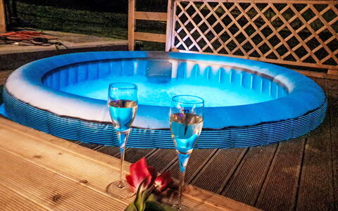 Leonardo: Fritid, Svømmepøl, Plast, Jacuzzi, Backyard