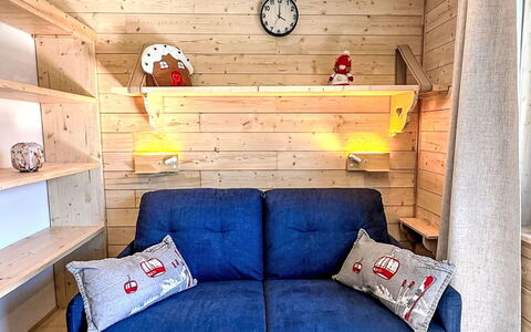 Val Thorens 540: Træ, Indretning, Møbel, Gulvbelægning, Etage, Værelse, Couch, Loft, Stue, Bejdse