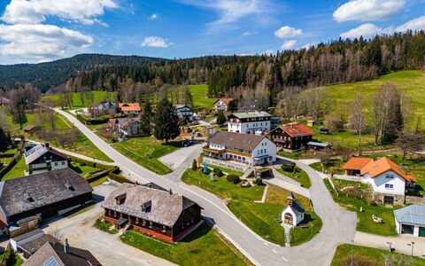 Bayerisch Häusl: Sky, Himmel, Ejendom, Bygning, Plante, Natur, Bjerg, Hus, Træ, Land Lot