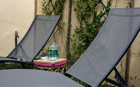 Jardin Secret: Plante, Telt, Skygge, Udendørs Møbler, Camping, Stol, Græs, Fritid, Træ