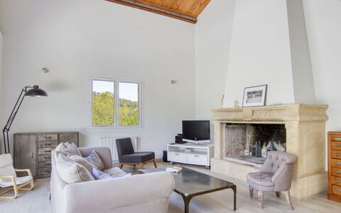 La Familiale: Himmel, Sky, Daytime, Ejendom, Bygning, Cabinetry, Træ, Arkitektur, Indretning, Skygge