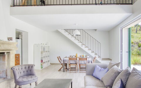 La Familiale: Himmel, Sky, Daytime, Ejendom, Bygning, Cabinetry, Træ, Arkitektur, Indretning, Skygge