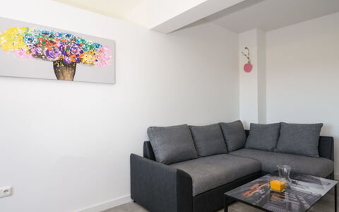 Franka: Himmel, Sky, Daytime, Ejendom, Bygning, Cabinetry, Træ, Arkitektur, Indretning, Skygge