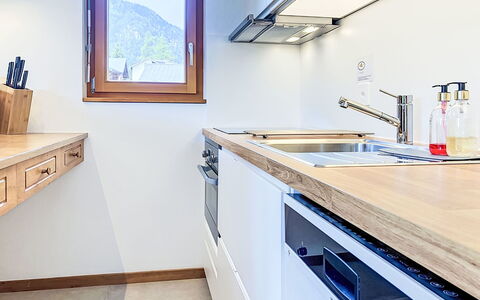 Champex 220: Køkken, Countertop, Træ, Indretning, Gulvbelægning, Køkken Apparat, Større Bandage, Cabinetry, Sanitærarmatur, Køkkenvask