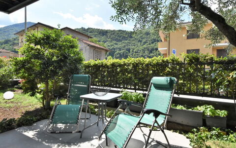 La Casa di Lara: Vand, Bygning, Plante, Himmel, Daytime, Ejendom, Svømmepøl, Azure, Vindue, Træ