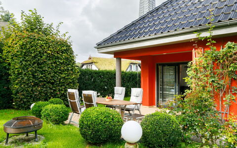 Petra: Plante, Ejendom, Bygning, Vindue, Sky, Grøn, Himmel, Botanik, Hus, Græs