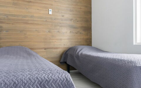 Villa Hirvas: Svømmepøl, Udvej, Udendørs Møbler, Design, Skygge, Landscaping, Hotel, Water Feature, Eco Hotel